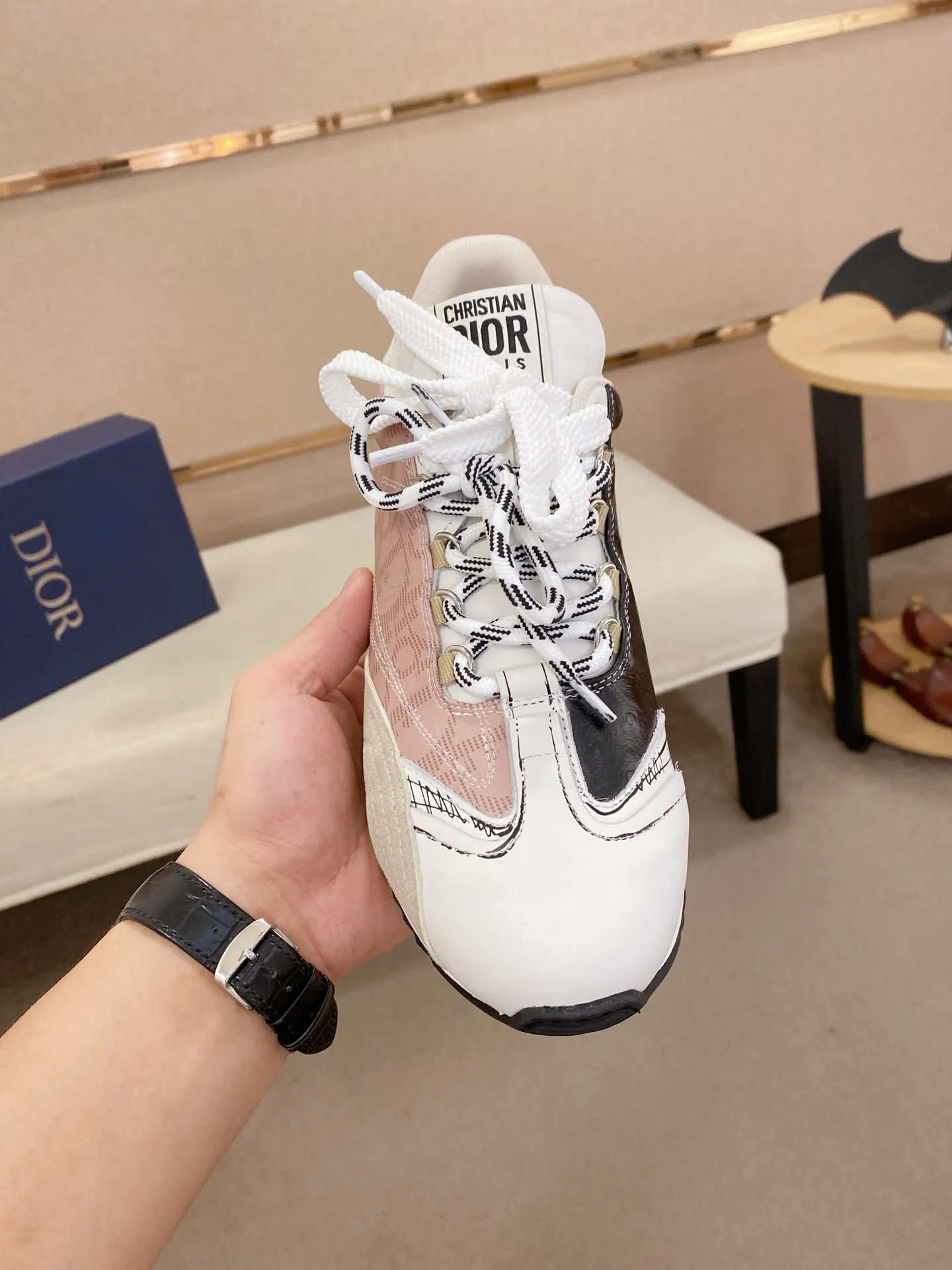 Men's shoes💰: 500💰Couple style💏 [Dior·Dior] New casual sports style men's shoes, new spring and summer design, perfect workmanship, lace-up lazy style to create wardrobe quality, upper: imported first-layer cowhide, mesh breathable lining soft and comfortable, ultra-light TPU wear-resistant outsole, simple, versatile fashion men's shoes, excellent color code number 35--44. (45,46 customized items are not returnable or exchangeable)